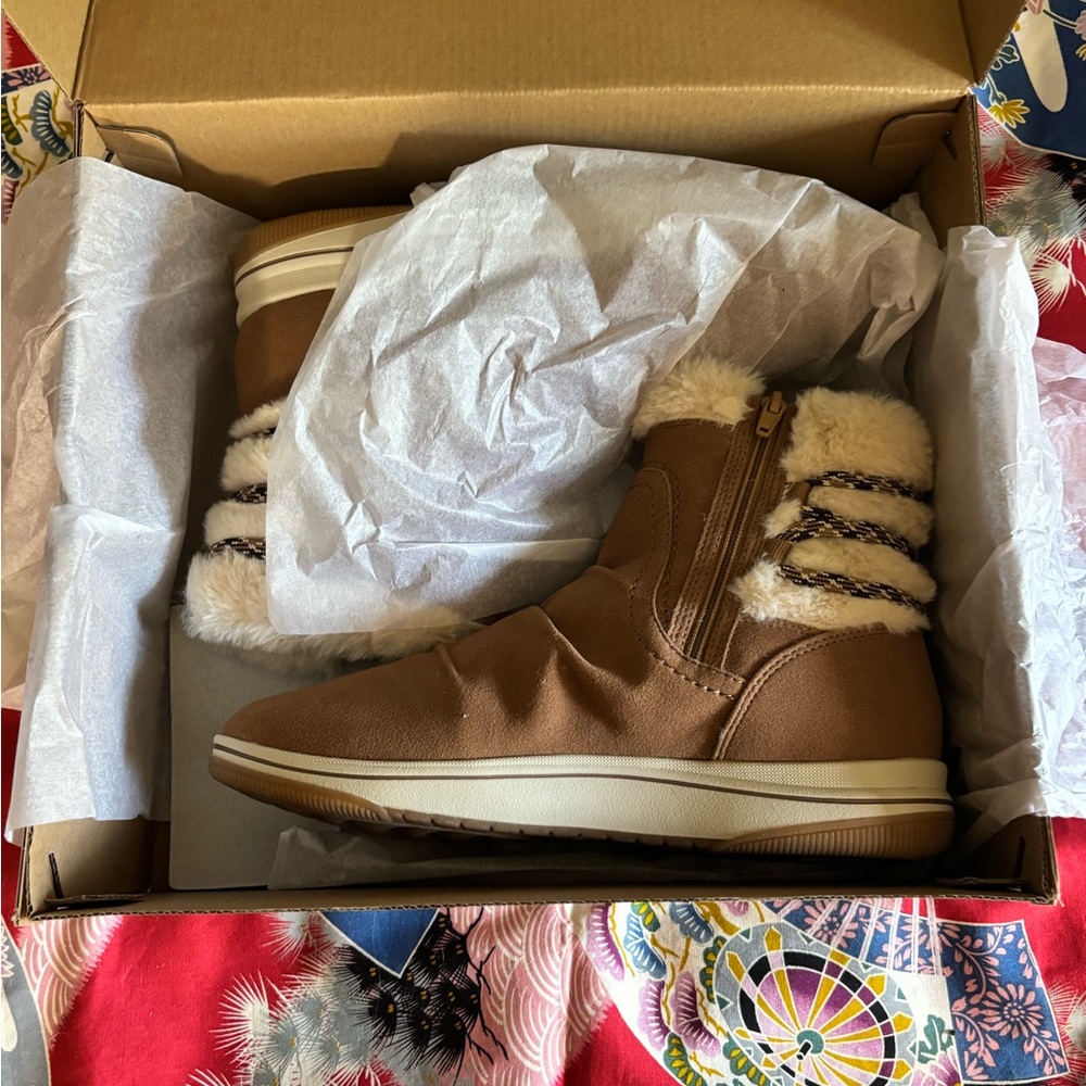 Clarks Brown Winter Boots w/ Faux Fur Lining NIB - Picture 6 of 8
